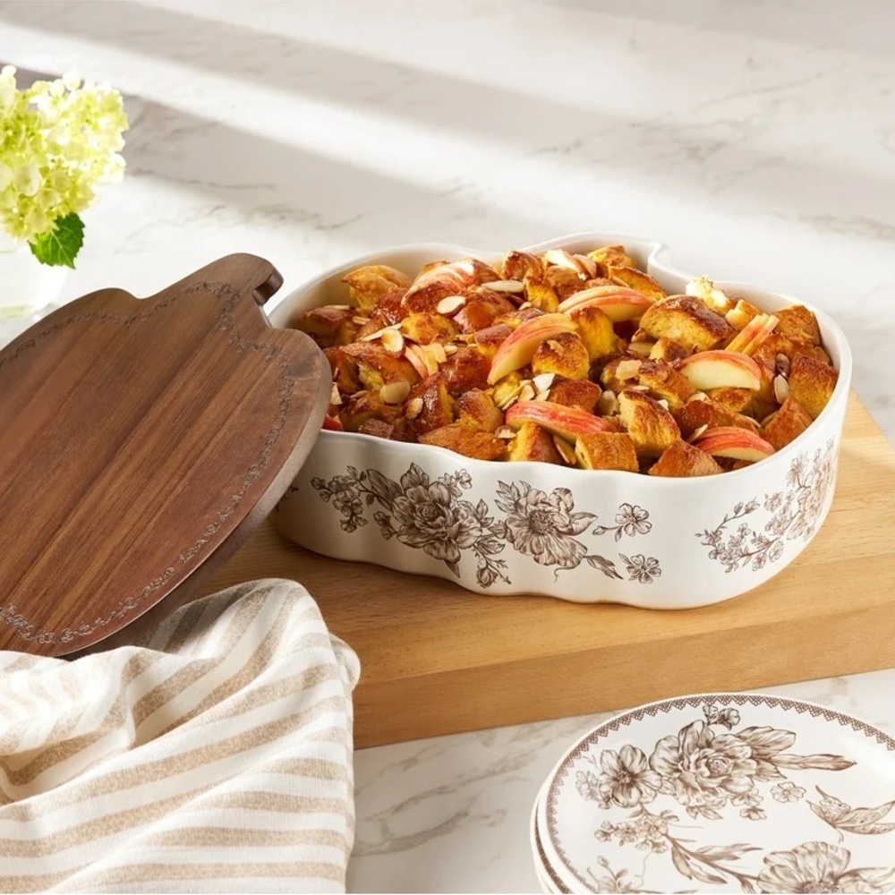 The Pioneer Woman Agatha Stoneware Pumpkin Baker with Acacia Wood Lid, Brown